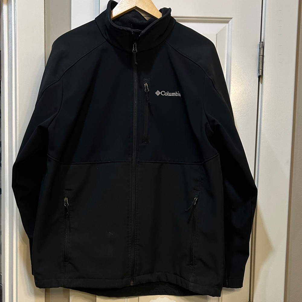 Columbia Men's Black Performance Jacket